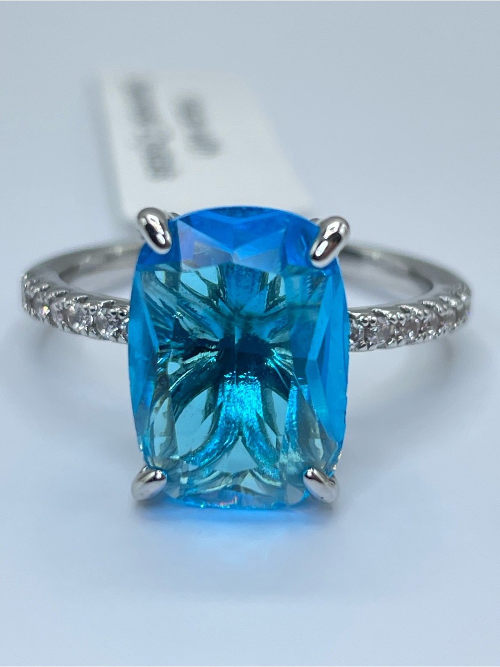 Swarovski Crystal Elements Bright Blue Solitaire Ring Size 10